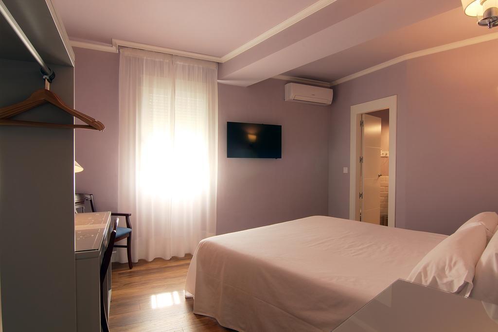 Hostal Los Castanuelos Канделеда Екстериор снимка